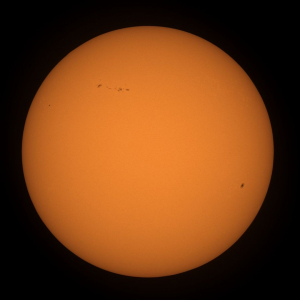 На фото Солнце 13.03.2022 года с тремя пятнами. Одно из них 1,2 раза, другое в 3 раза больше Земли.