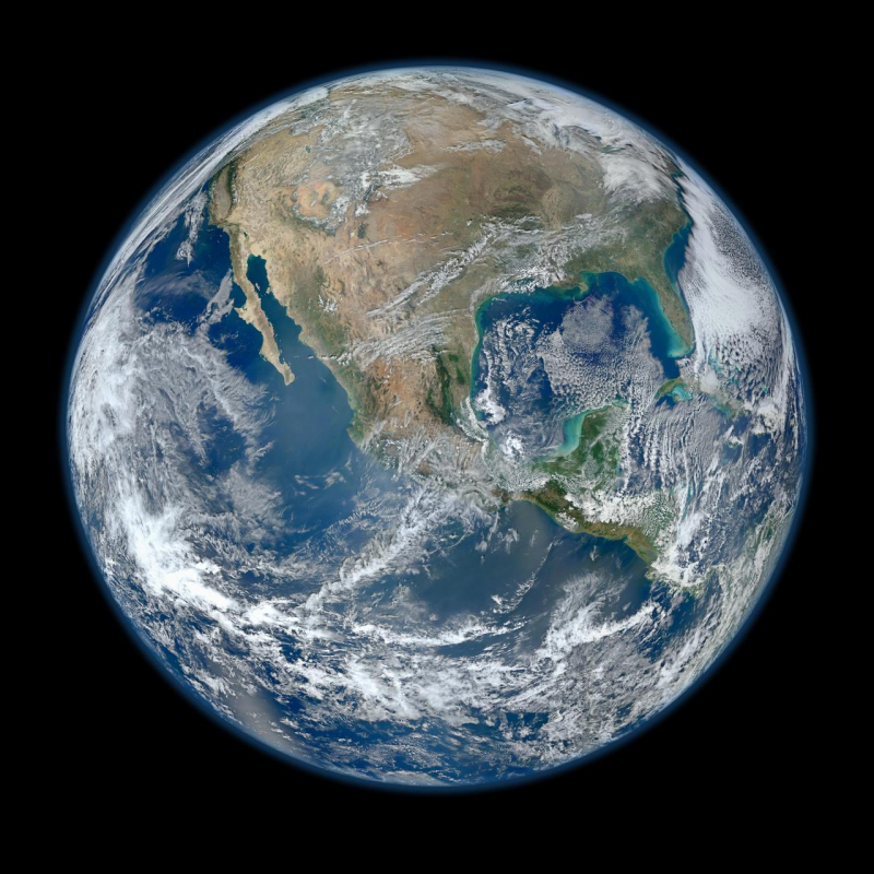 Одно из самых подробных изображений Земли. Этот монтаж Blue Marble Earth, показанный выше, созданный из фотографий, сделанных прибором Visible/Infrared Imager Radiometer Suite (VIIRS) на борту нового спутника Suomi NPP, показывает множество потрясающих деталей нашей родной планеты Земля.