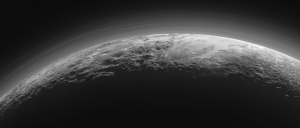 Дымка, простирающаяся над поверхностью Плутона.