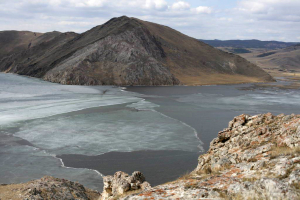 Байкал. Вид на Усть-Ангу и гору Шибетэ