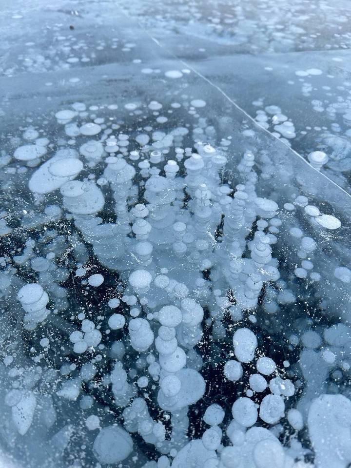 пузырьки в байкальском льду