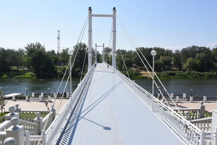 Пешеходный мост Европа-Азия в Оренбурге
