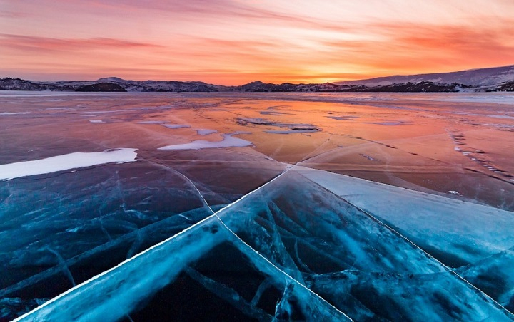 Величественный лёд Байкала